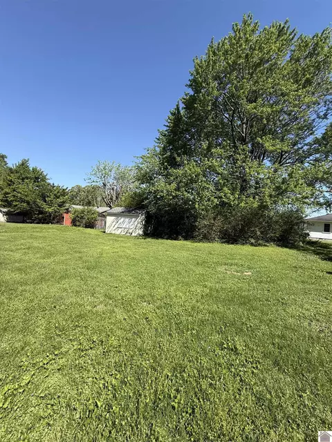 Exterior - 310 S 13th St, Murray, KY 42071 photo 5 of 7