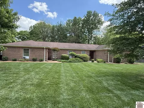 1531 London Dr, Murray, KY 42071