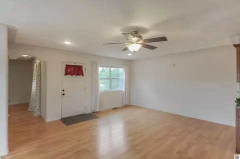 Living - 454 Snow Rd, Murray, KY 42071 photo 5 of 5