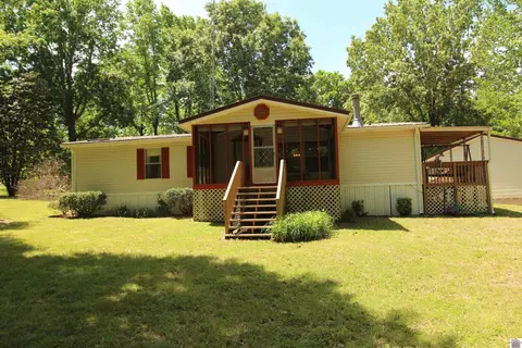 372 Saratoga Heights Rd, Eddyville, KY 42038