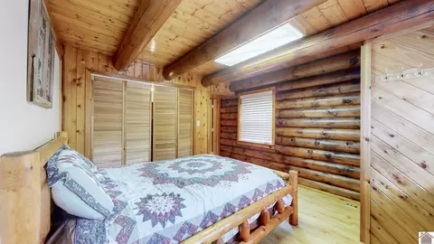 Bedroom - 88 Lynnhurst Dr, Murray, KY 42071 photo 2 of 3