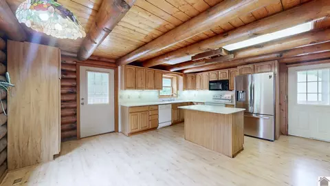 Kitchen - 88 Lynnhurst Dr, Murray, KY 42071 photo 2 of 4