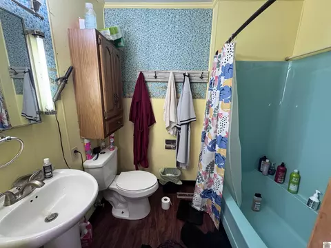 Bath - 2145 Dixie Ave, Paducah, KY 42003 photo 1 of 2