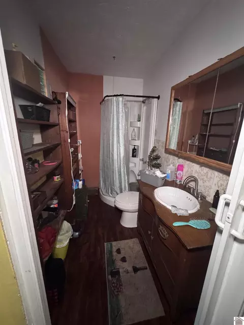 Bath - 2145 Dixie Ave, Paducah, KY 42003 photo 2 of 2