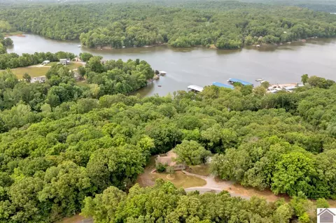 157 Bay Colony Rd, Cadiz, KY 42211