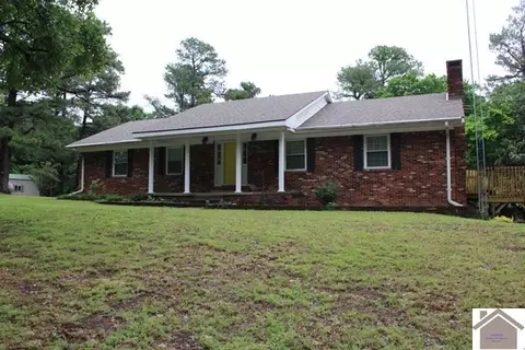 948 Kendall Rd, Mayfield, KY 42066