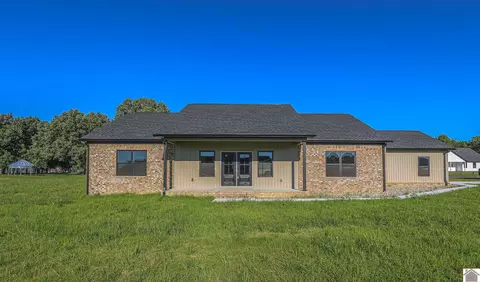 111 Ayly Estates Dr, Mayfield, KY 42066