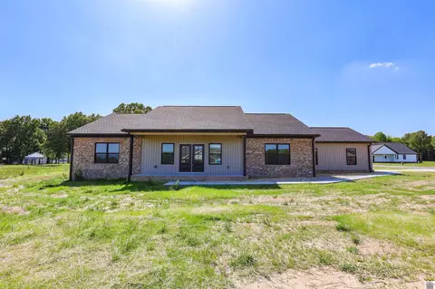 111 Ayly Estates Dr, Mayfield, KY 42066