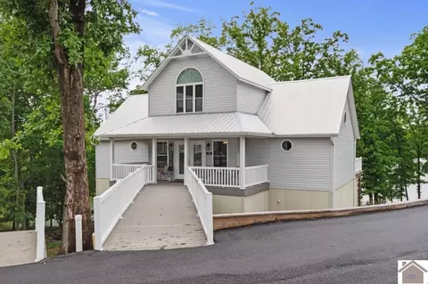 520 Yacht Dr, Grand Rivers, KY 42045
