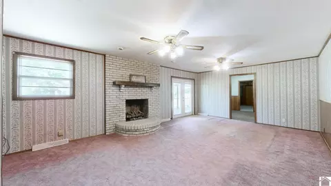 Living - 760 State Route 83, Mayfield, KY 42066 photo 3 of 4