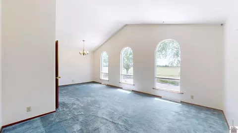 Living - 760 State Route 83, Mayfield, KY 42066 photo 1 of 4