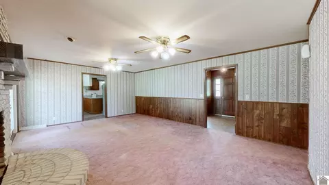 Living - 760 State Route 83, Mayfield, KY 42066 photo 4 of 4