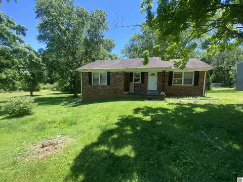125 Hilltop St, Cadiz, KY 42211