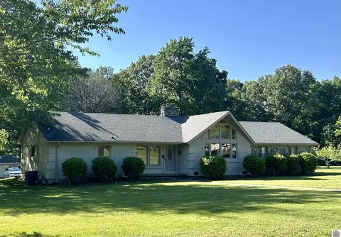 359 Rhea Lee Dr, Paducah, KY 42001