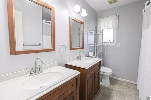 Bath - 329 Carson Way, Paducah, KY 42003 photo 3 of 3