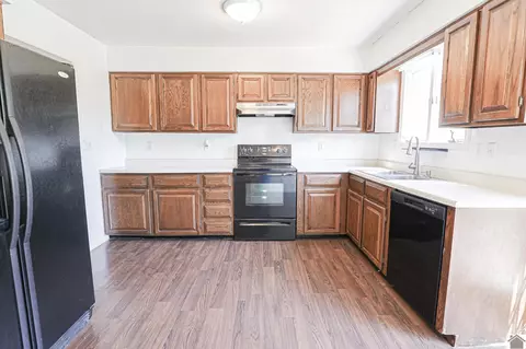 Kitchen - 329 Carson Way, Paducah, KY 42003 photo 5 of 8