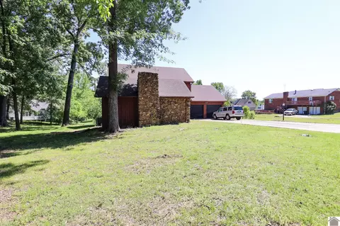 Exterior - 329 Carson Way, Paducah, KY 42003 photo 4 of 9