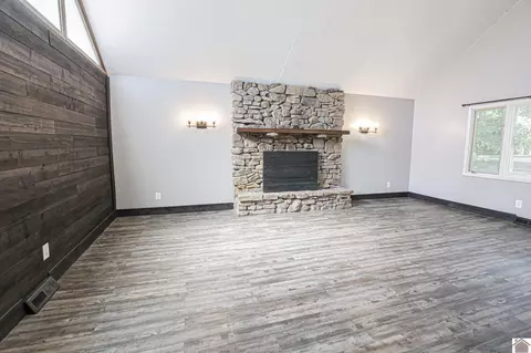 Living - 329 Carson Way, Paducah, KY 42003 photo 1 of 9
