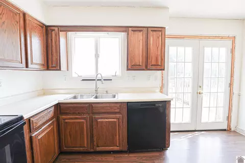 Kitchen - 329 Carson Way, Paducah, KY 42003 photo 8 of 8