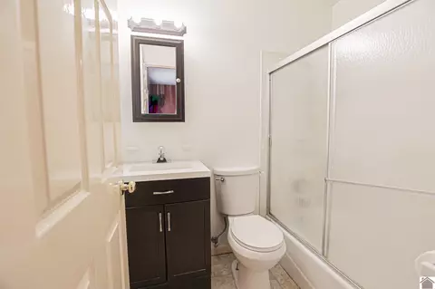 Bath - 329 Carson Way, Paducah, KY 42003 photo 1 of 3