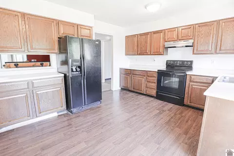 Kitchen - 329 Carson Way, Paducah, KY 42003 photo 4 of 8