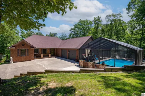 1091 Deepwood Dr, Murray, KY 42071