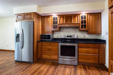 Kitchen - 1091 Deepwood Dr, Murray, KY 42071 photo 2 of 4