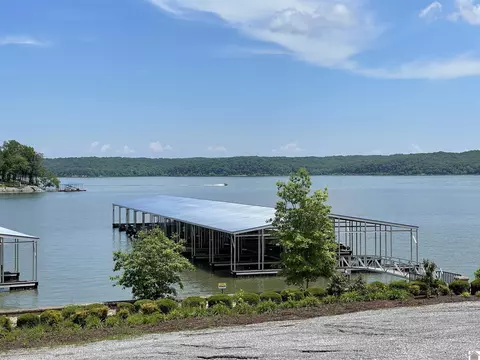 View/Area - 1091 Deepwood Dr, Murray, KY 42071 photo 4 of 5