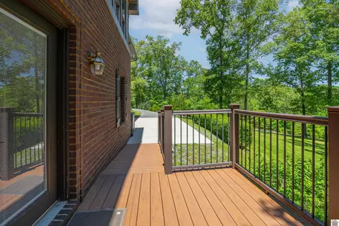 Exterior - 1091 Deepwood Dr, Murray, KY 42071 photo 3 of 13