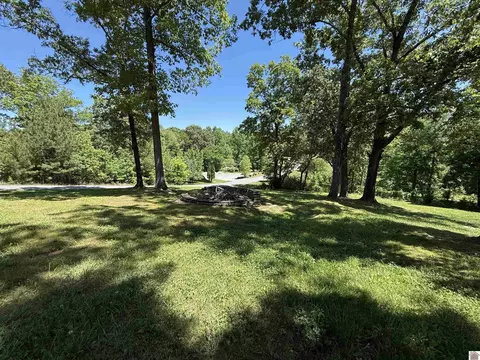 Exterior - 1091 Deepwood Dr, Murray, KY 42071 photo 5 of 13
