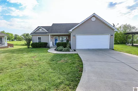 160 Keeneland Ct, Paducah, KY 42001