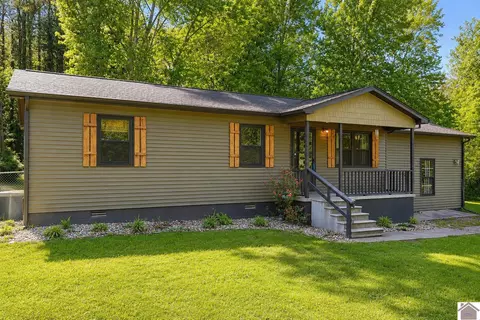 5701 Oakhaven Dr, Paducah, KY 42003