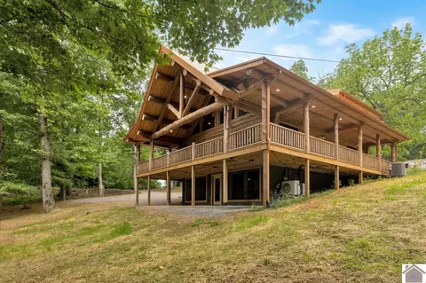 10 Forest Cir, Cadiz, KY 42211