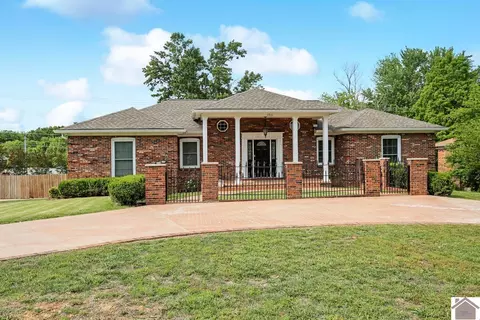 1511 Oxford Dr, Murray, KY 42071