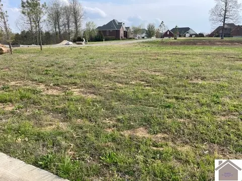 245 Falliing Brook Dr, Paducah, KY 42003