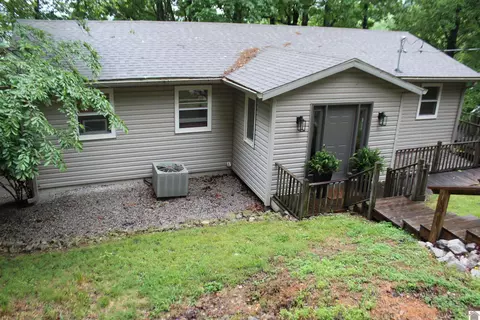 760 Barrett Rd, Eddyville, KY 42038