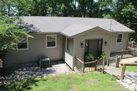 760 Barrett Rd, Eddyville, KY 42038