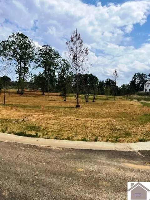 245 Hidden Valley Dr, Paducah, KY 42003