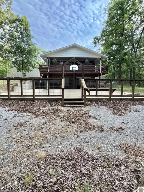 416 Hickory Hill Ln, Benton, KY 42025