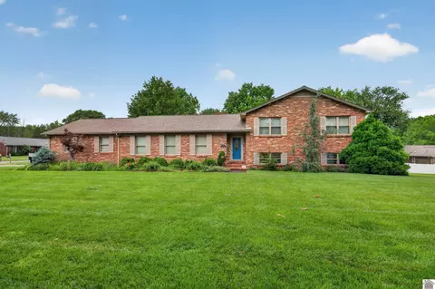 1504 Tabard Dr, Murray, KY 42071