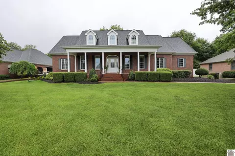 205 Willow Lake Dr, Paducah, KY 42003