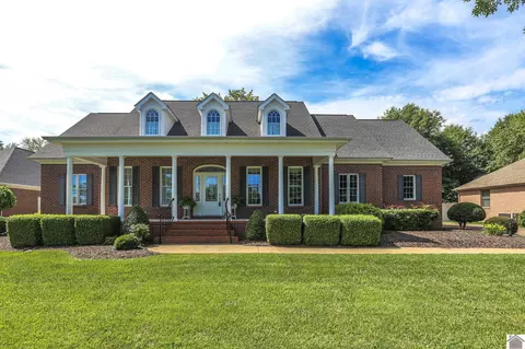 205 Willow Lake Dr, Paducah, KY 42003