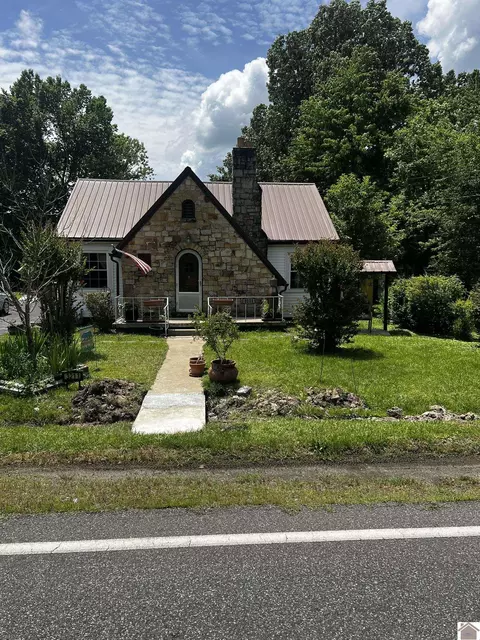 3211 Benton Rd, Paducah, KY 42003