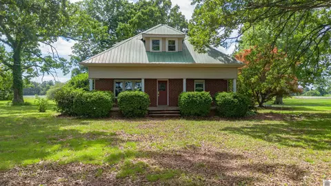 893 Peach Orchard Rd, Murray, KY 42071