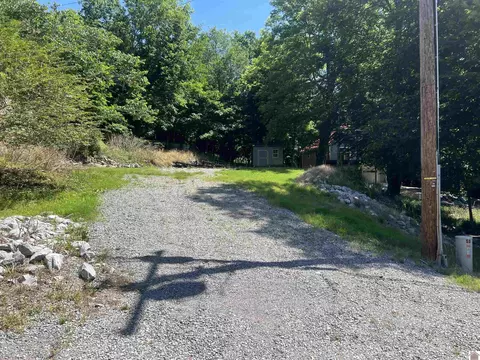 73 Lakeshore Dr, Eddyville, KY 42038