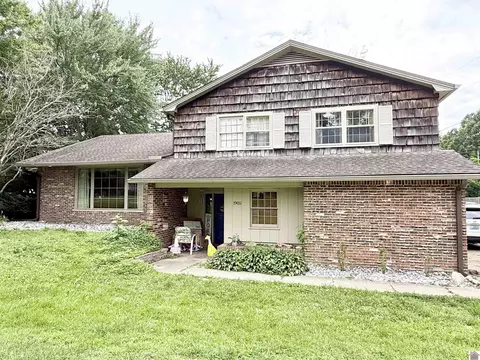 1905 Gatesborough Cir, Murray, KY 42071