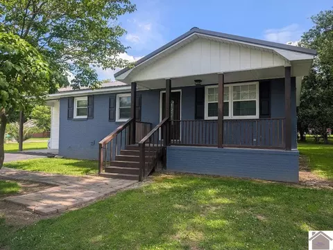 523 W 3rd St, La Center, KY 42056