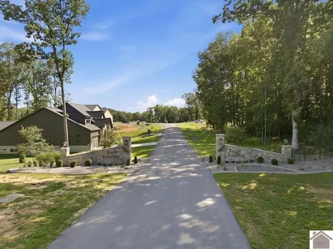 766 Eagle Point Dr, Grand Rivers, KY 42045