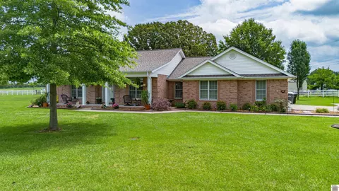 211 Larkspur Ln, Paducah, KY 42003