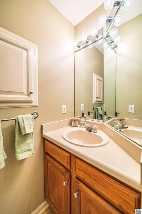 Bath - 600 E Blanks Rd, Wickliffe, KY 42087 photo 3 of 4